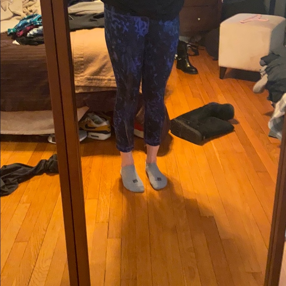 Lululemon crops size 6